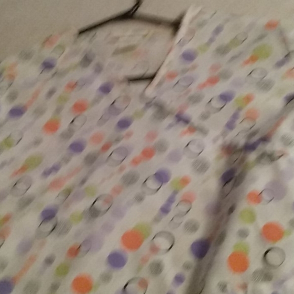 Nursing uniform top patterned - Picture 2 of 3